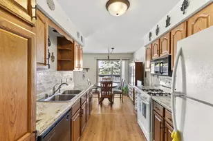 215 Lake Pointe Dr, Oshkosh, WI 54904 - Photo 8