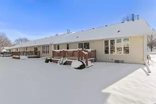 215 Lake Pointe Dr, Oshkosh, WI 54904 - Photo 24