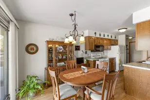 215 Lake Pointe Dr, Oshkosh, WI 54904 - Photo 10