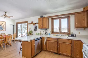 3200 S Huckleberry Ln, Appleton, WI 54915 - Photo 8