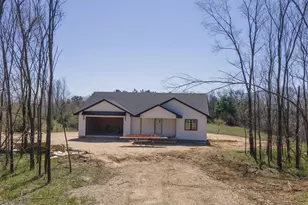 1043 Taplin Dr, Wautoma, WI 54982 - Photo 2