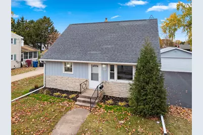 1322 W 5th Avenue, Oshkosh, WI 54902 - Photo 2