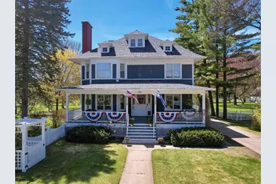 2115 Riverside Avenue, Marinette, WI 54143 - Photo 2