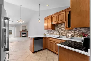 821 Killarny Trail, De Pere, WI 54115 - Photo 2