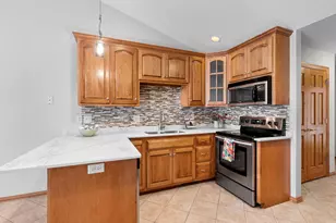 821 Killarny Trail, De Pere, WI 54115 - Photo 4