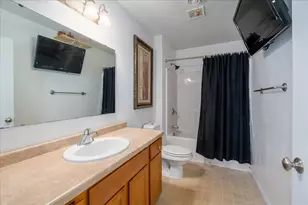 403 W 6th Ave, Oshkosh, WI 54902 - Photo 12