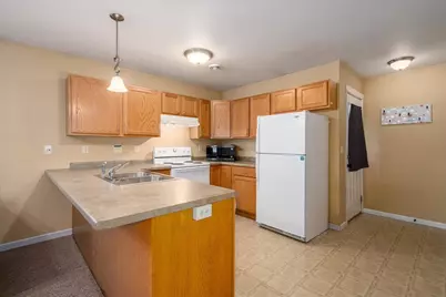 403 W 6th Avenue, Oshkosh, WI 54902 - Photo 6