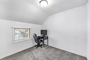 2410 Liberty Pl, Manitowoc, WI 54220 - Photo 12