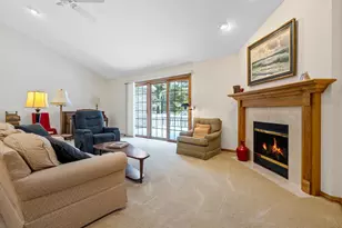 2690 Woodfield Ct, Green Bay, WI 54313 - Photo 8