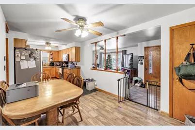 909 Lawton Terrace, Manitowoc, WI 54220 - Photo 4