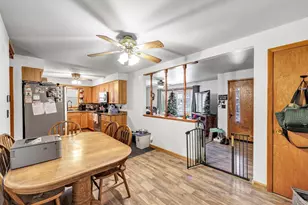 909 Lawton Terrace, Manitowoc, WI 54220 - Photo 4