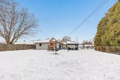 909 Lawton Terrace, Manitowoc, WI 54220 - Photo 16