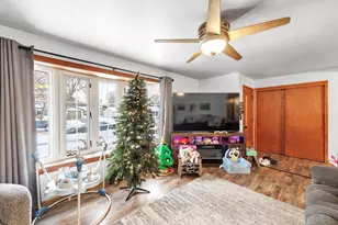 909 Lawton Terrace, Manitowoc, WI 54220 - Photo 2