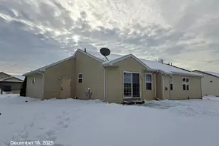 2286 Spring Meadow Dr, Neenah, WI 54956 - Photo 6