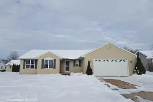 2286 Spring Meadow Dr, Neenah, WI 54956 - Photo 2