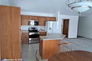 2286 Spring Meadow Dr, Neenah, WI 54956 - Photo 8