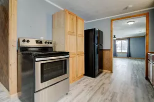 1031 Spruce St, Marinette, WI 54143 - Photo 8