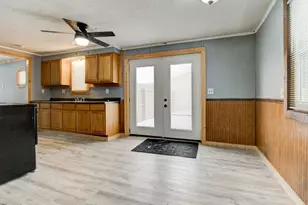 1031 Spruce St, Marinette, WI 54143 - Photo 4