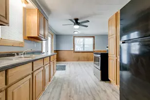 1031 Spruce St, Marinette, WI 54143 - Photo 10