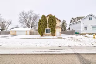 1031 Spruce St, Marinette, WI 54143 - Photo 2