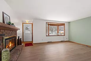 1360 Glen Rd, Ashwaubenon, WI 54313 - Photo 6