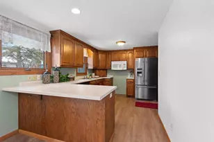 1360 Glen Rd, Ashwaubenon, WI 54313 - Photo 14