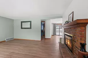 1360 Glen Rd, Ashwaubenon, WI 54313 - Photo 8