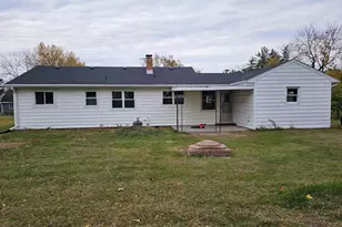 207 W Parker St, Weyauwega, WI 54983 - Photo 2