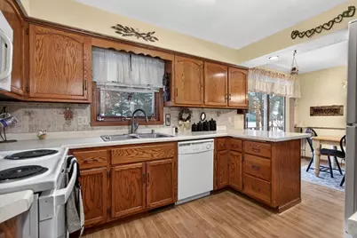 2516 W Sunnyview Circle, Appleton, WI 54914 - Photo 8