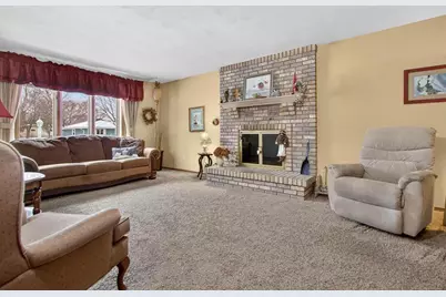 2516 W Sunnyview Circle, Appleton, WI 54914 - Photo 6