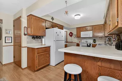 2516 W Sunnyview Circle, Appleton, WI 54914 - Photo 10