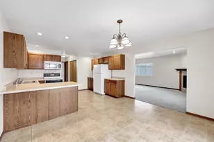 4642 Ridge Ct, Manitowoc, WI 54220 - Photo 8