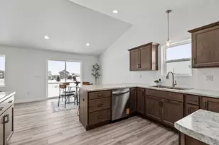 W5618 Tonys Way, Appleton, WI 54915 - Photo 10