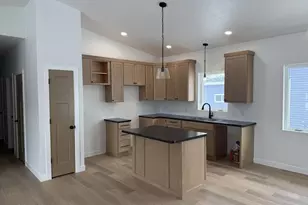 1734 Oak St, Oshkosh, WI 54901 - Photo 2