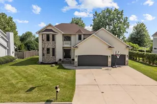 231 Bosworth Ln, Neenah, WI 54956 - Photo 2