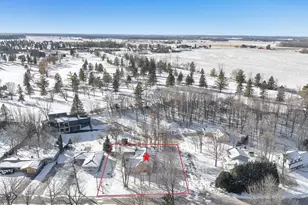 104 Riverwood Ct, Mishicot, WI 54228 - Photo 2