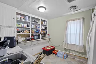 918 Merritt Ave, Oshkosh, WI 54901 - Photo 6