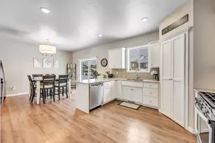 541 Pebblestone Cir, Hobart, WI 54155 - Photo 8