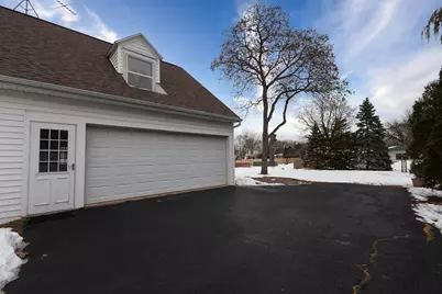 1616 Hickory Street, Oshkosh, WI 54901 - Photo 4