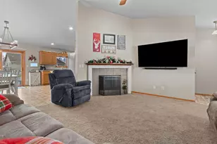 1992 Mayflower St, Kaukauna, WI 54130 - Photo 8