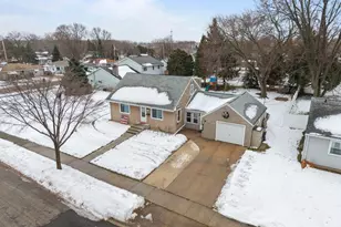 929 Harding St, Menasha, WI 54952 - Photo 2