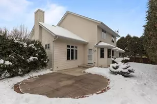 3034 E Fallcreek Ln, Appleton, WI 54913 - Photo 4