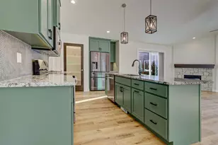 5010 W Woods Creek Ln, Appleton, WI 54913 - Photo 8