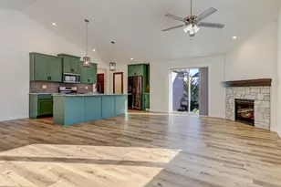 5010 W Woods Creek Ln, Appleton, WI 54913 - Photo 6