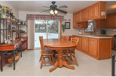 1403 Emir Street, Green Bay, WI 54313 - Photo 8