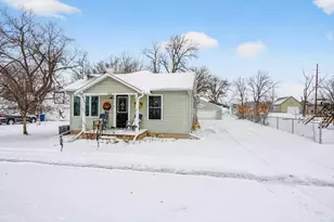 523 Michigan St, Omro, WI 54963 - Photo 2