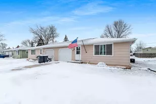 1237 Primrose Ln, Neenah, WI 54956 - Photo 6