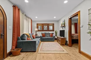 913 Desnoyer St, Kaukauna, WI 54130 - Photo 2