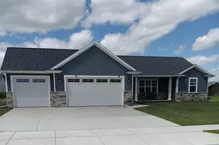 1920 White Dove Ln, Kaukauna, WI 54130 - Photo 2