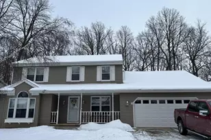 1600 Deerfield Dr, Oshkosh, WI 54904 - Photo 1